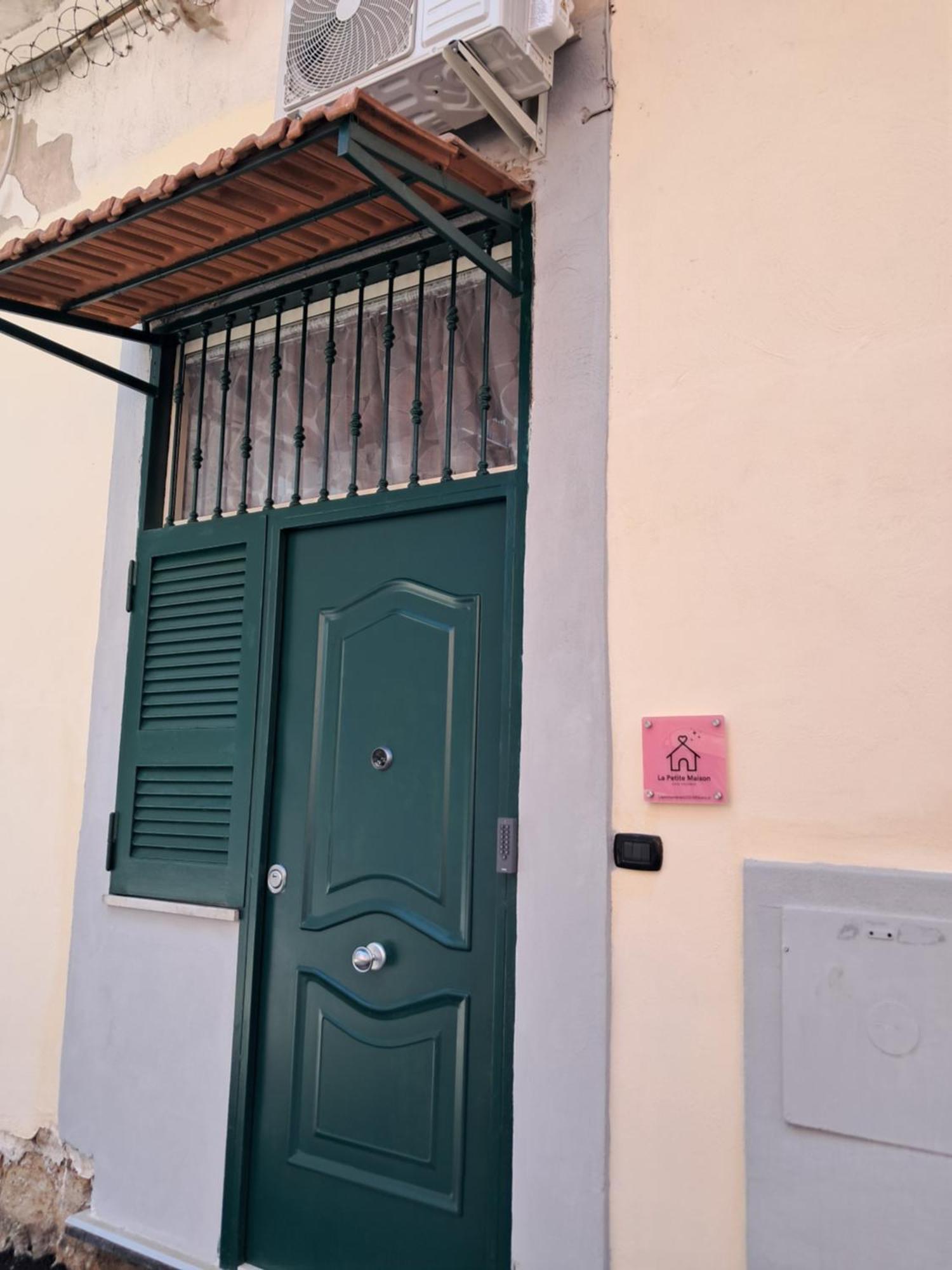 La Petite Maison Napoli Exterior foto